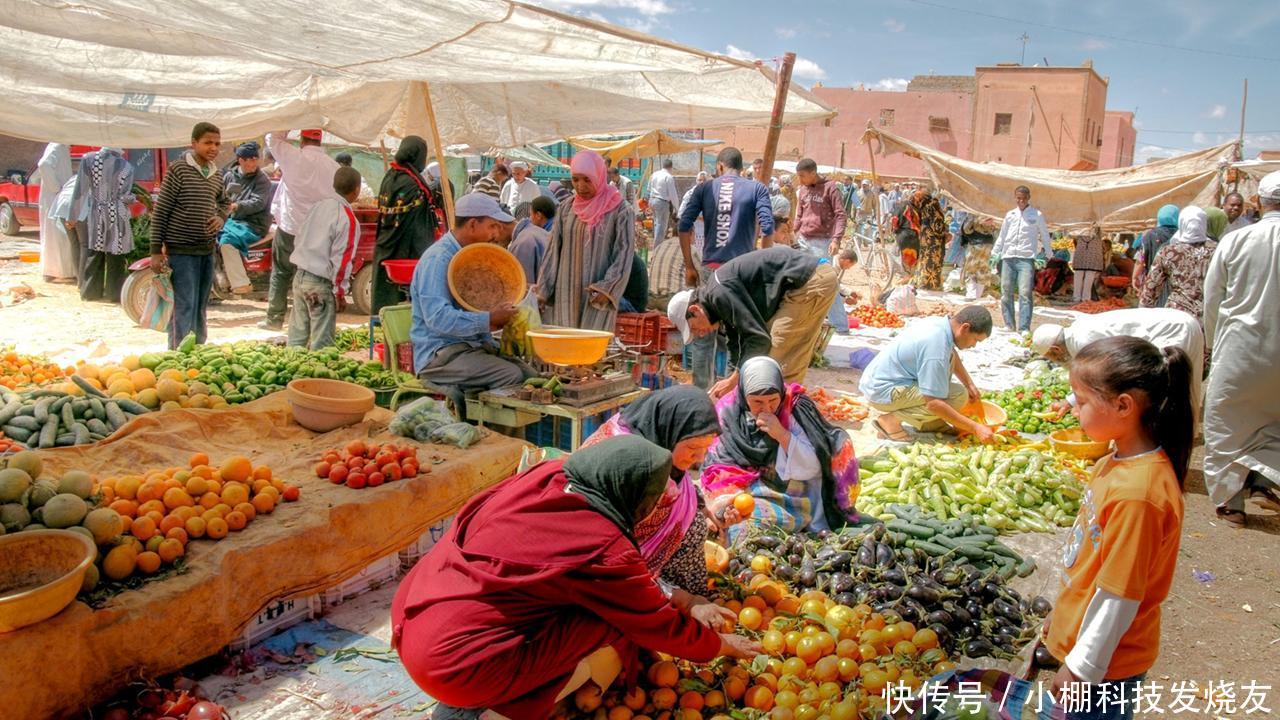 美国小伙评价三国菜市场, 日本很舒适印度是脏乱, 中国怎么样呢?