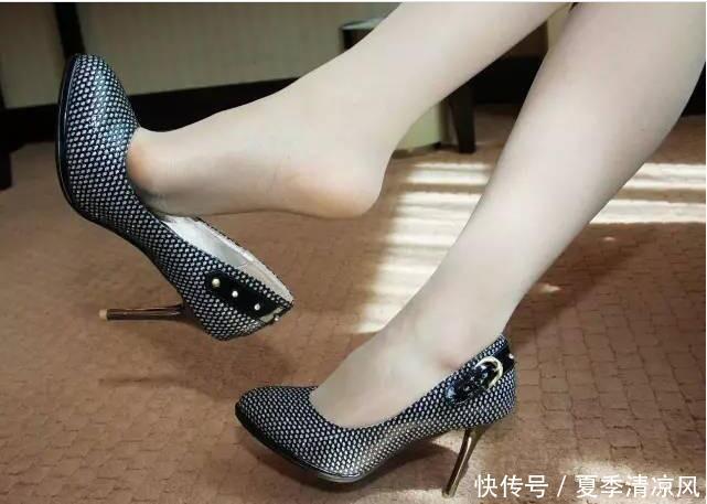 尖头细跟鞋，踩着高跟的脚步，让女人自信好多！