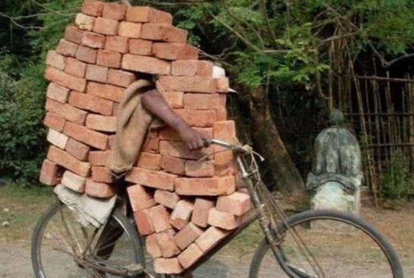 中国美女第一次去印度旅游，看到印度开挂的4个惊人瞬间