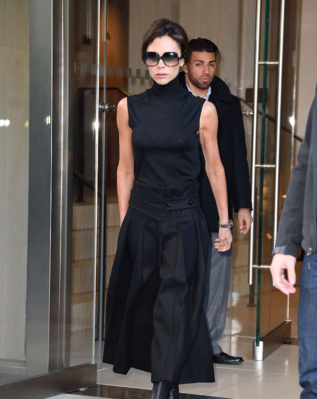  「贝嫂」贝嫂教你矮个子穿搭技巧,长款阔腿裤搭配显高又有魅力,太时髦了