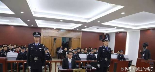 这10名干部一面是人，另一面竟变鬼