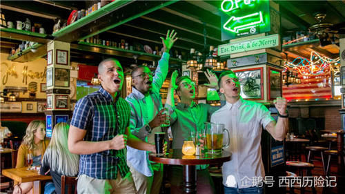  世界■世界上最值钱的酒吧，顾客都会往墙上贴钱，假如在中国会怎么样？