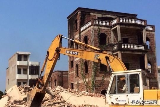 住建部全面清理排查违建别墅，农村自建别墅是否包含在内?