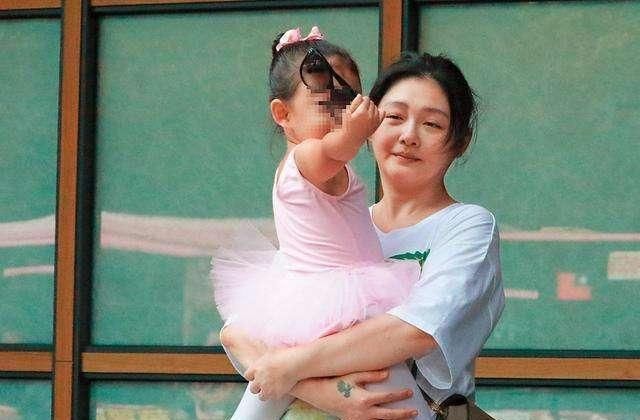 汪小菲怒斥大S沦为豪门生育工具谣言,大S为其点赞,处处秀恩爱