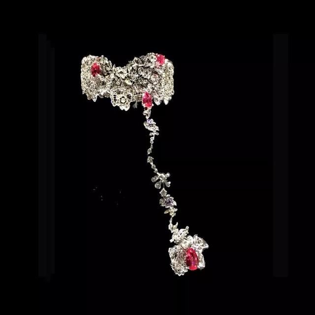 惊艳｜高级订制究竟有多大魅力？看Dior把“蕾丝”编成珠宝