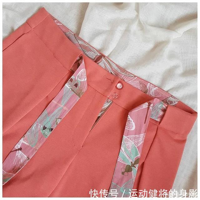  「时髦」她喜欢把普通衣服的款式，给它重新设计，不仅看起来更时髦且高级