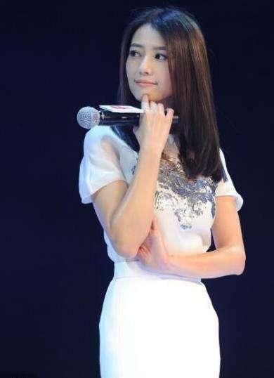 高圆圆“女神”穿裙子出席活动，这条裙子有强迫症的人不能看