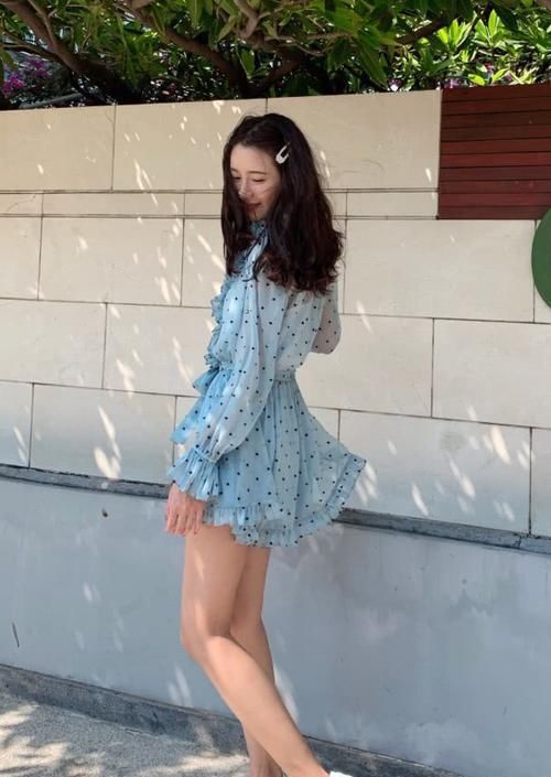  『小姐姐们』妹子们都在穿的“珍珠裙”，穿上后显高不说，还能吸引小哥哥