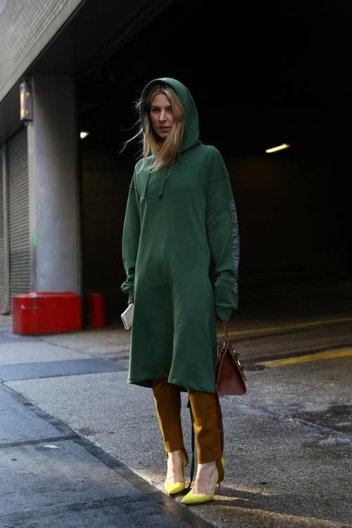 卫衣怎样搭配鞋子