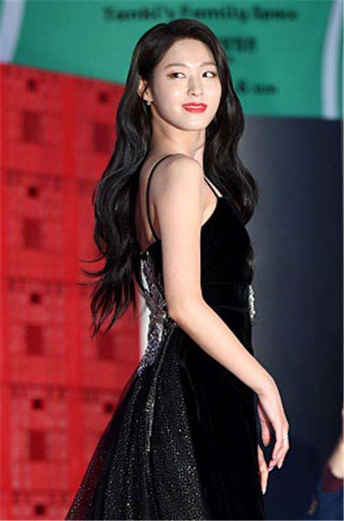 23岁的她这腿这腰这胸美的让人无法直视, 网友大呼想要谈恋爱