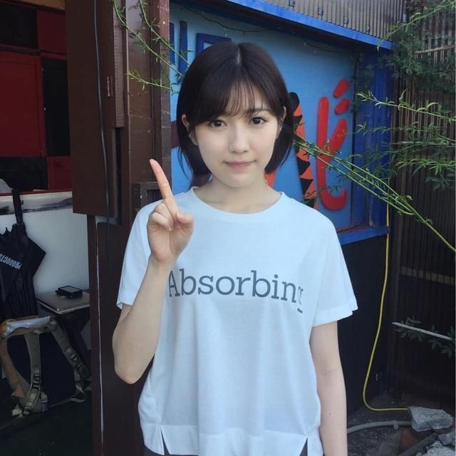 程潇反重力头盔刘海又厚又呆，鞠婧祎早期铁刘海仍然是清秀佳人