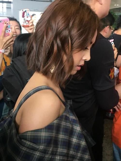 38岁蔡依林机场未修图曝光,美艳似真人芭比!网友:比精修图美