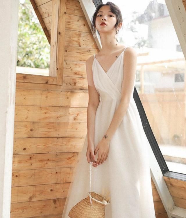 【吊带装】天气转热,你还愁没衣服穿?一件吊带就能满足你的需求