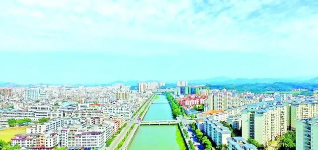  [可腐烂垃圾]新兴：生态靓丽添秀色 环境美化留乡愁