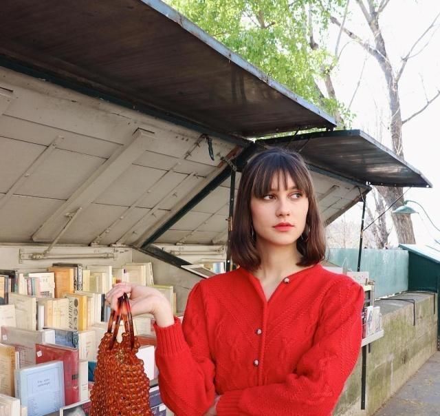  尽显：开衫+牛仔裤这样穿,时髦好看又清新柔美,尽显品味气质