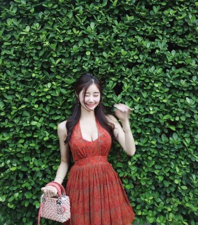 glevel_3＂时尚街拍性感天真可爱的小姑娘，可以用月里嫦娥形容