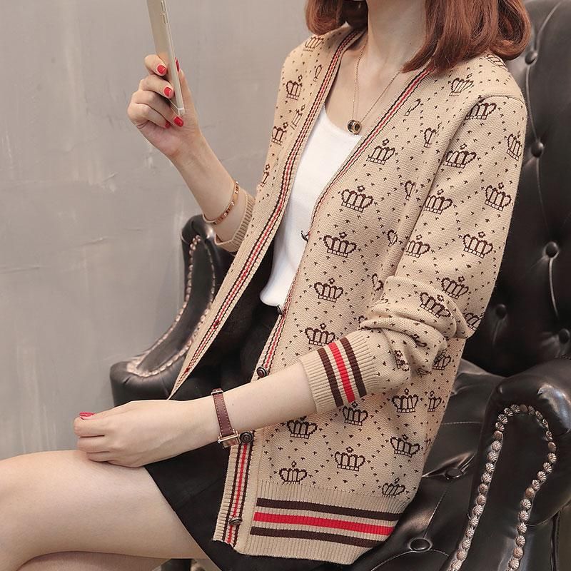 偷偷告诉你!现在满大街都没人穿毛衣，只因这“开衫”，美爆了