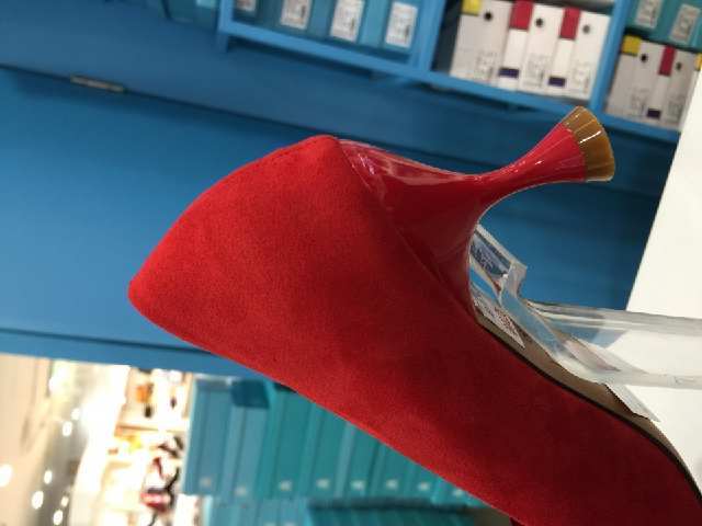 高跟鞋的跟现在都做成这样了，看来我真的是outo啦