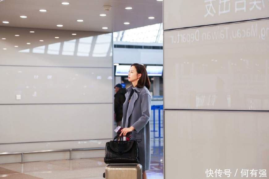 张钧甯胆真大！胸前只用一块布遮着，网友：你确定不会走光吗？