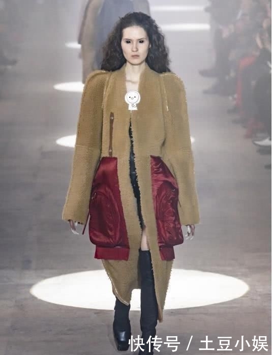『棉服』今天穿什么丨棉服穿着不够保暖,今年冬天来件“羊羔绒”单品,时髦又高级