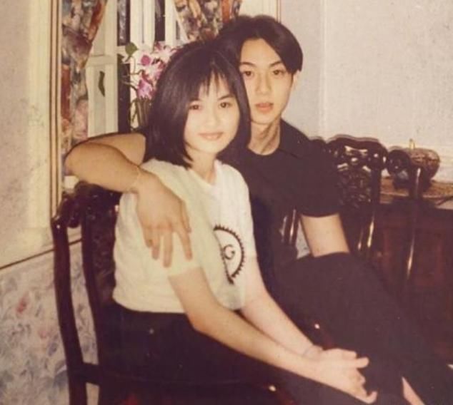 吴尊晒与妻子16岁照片,结婚证首次曝光,原来出