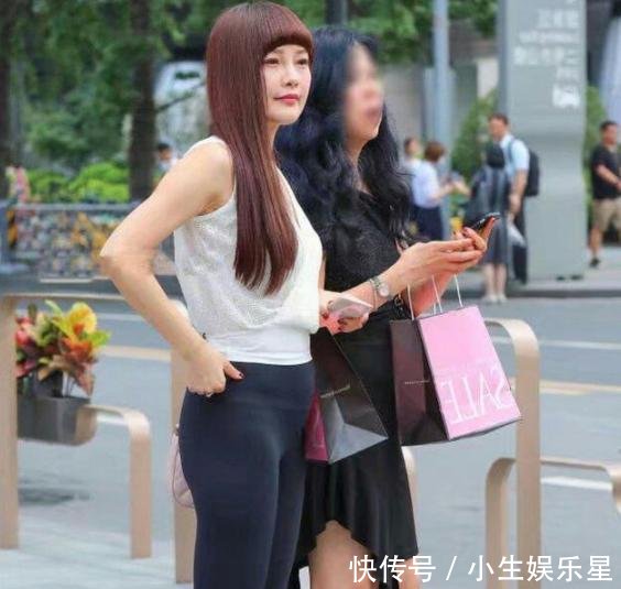 打底裤简约又时尚，轻松穿出女性性感的身材，凸显柔美的一面