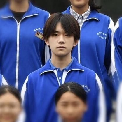 开学季明星校花校草怎么穿?王俊凯千玺宋祖儿欧阳娜娜做示范