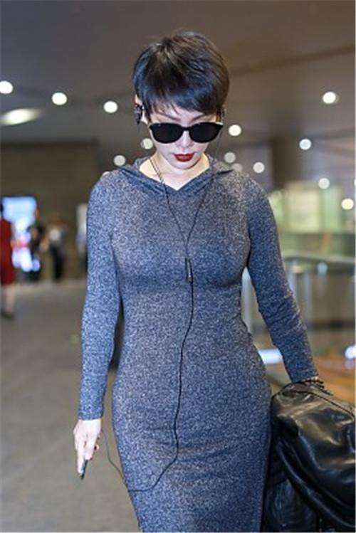 宁静穿修身灰色毛衣展现完美身材, 蚂蚁腰, 蜜桃臀通通拿下!