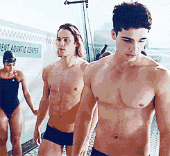 吴亦凡、鹿晗都爱穿女装？关晓彤看了都惊讶