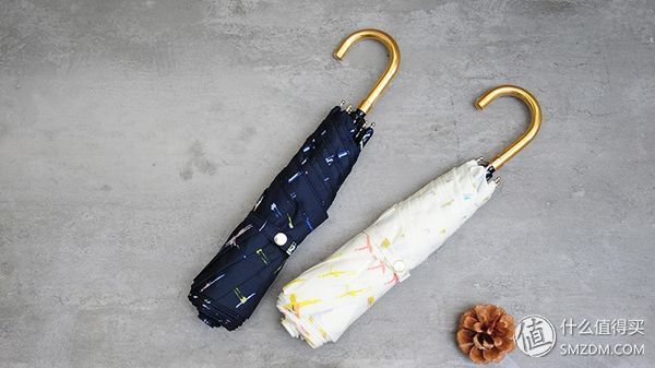 打上时髦小伞，穿上有范儿的雨鞋，雨季也能Pick好心情!