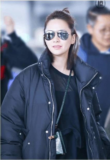 37岁阿娇穿羽绒服撞上范冰冰，这下输惨了，原来好衣品都是骗人