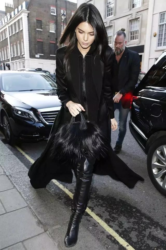 慵懒甜美超酷girl，卡戴珊家金小妹!