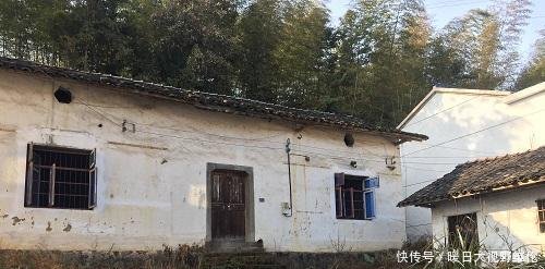 “一户多宅”合法了，满足4个条件，就算村干部来了，也不能拆房