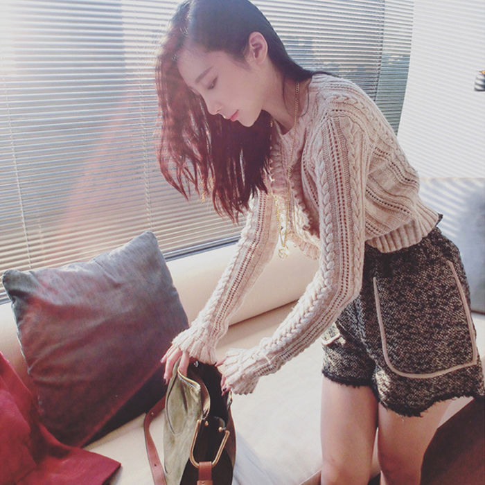 别再穿牛仔裤了,今年流行宽松的小香风套装,7080后穿美醉了