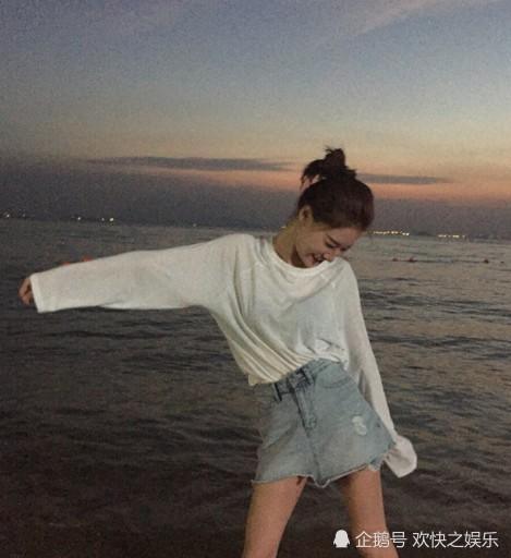 被封后的温婉一身廉价货，黑色的内衣却抢镜了，网友：这表情耐人