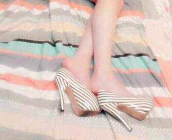 尖头细跟设计，性感十足的一款高跟鞋，优雅大方演绎女性魅力