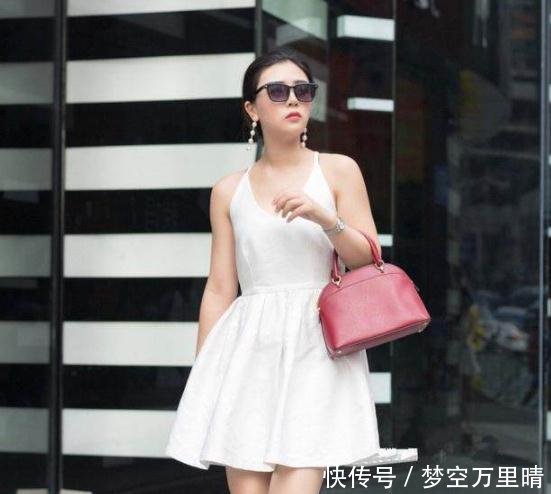 摄影师年轻有活力的元气美女，出门逛街瞬间吸引了众人目光！