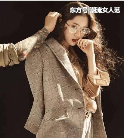 欧阳娜娜穿蕾丝裙撞上唐艺昕,都是清纯小姑娘