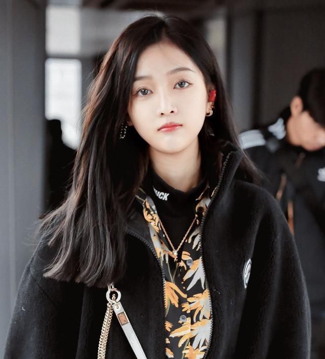 『女性』不同年龄的女性怎么搭配花衬衫?这样穿潮酷减龄,质感优雅全都行