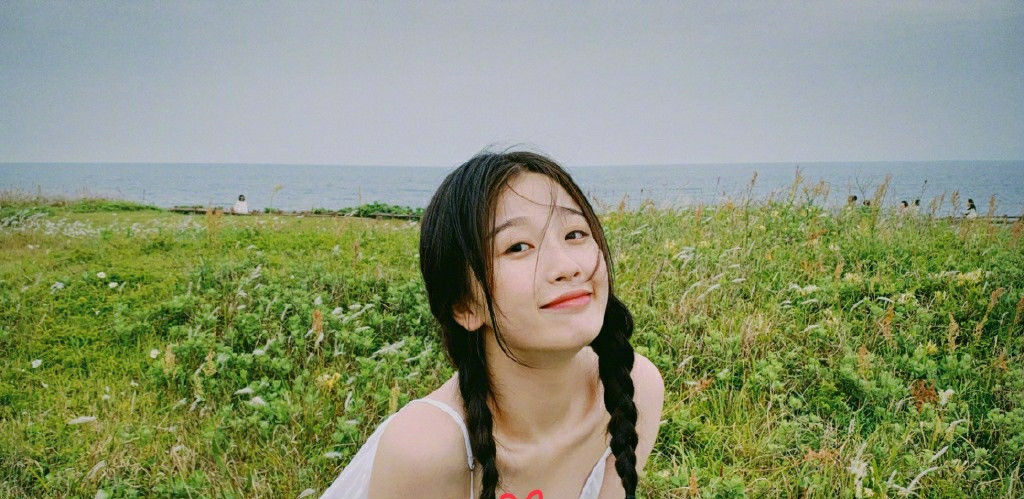  [大不一样]鞠婧祎, 虞书欣撞上同款造型, 都是94后, 状态大不一样