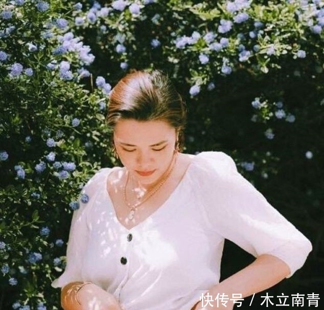 凹凸感@钟丽缇大女儿发育太过火!21岁身材直追妈妈,毛衣也遮不住凹凸感