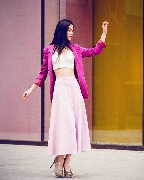 黄圣依穿20厘米高跟鞋，难怪看不出她很矮，穿平底鞋还没阿娇高！