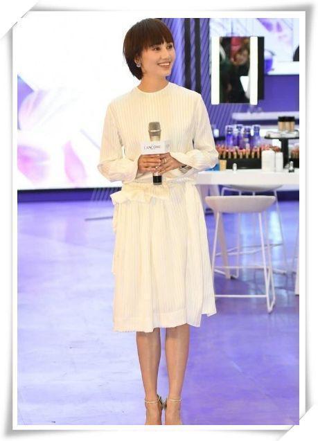 女神袁泉终于开窍了，穿A字裙配尖头鞋，网友：瞬间嫩了20岁！