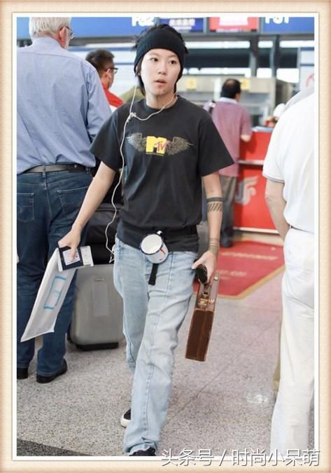 窦靖童真奇葩，腰挎陶瓷杯手提复古箱，网友:王菲看见还不打人?