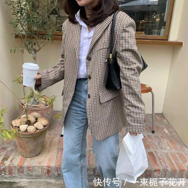 时髦■外套里面别穿打底衫了!现在这样穿才是真时髦!