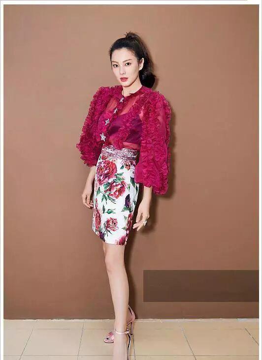 谢娜和张雨绮穿上连衣裙，同是双胞胎妈妈，身材差距不是一般的大