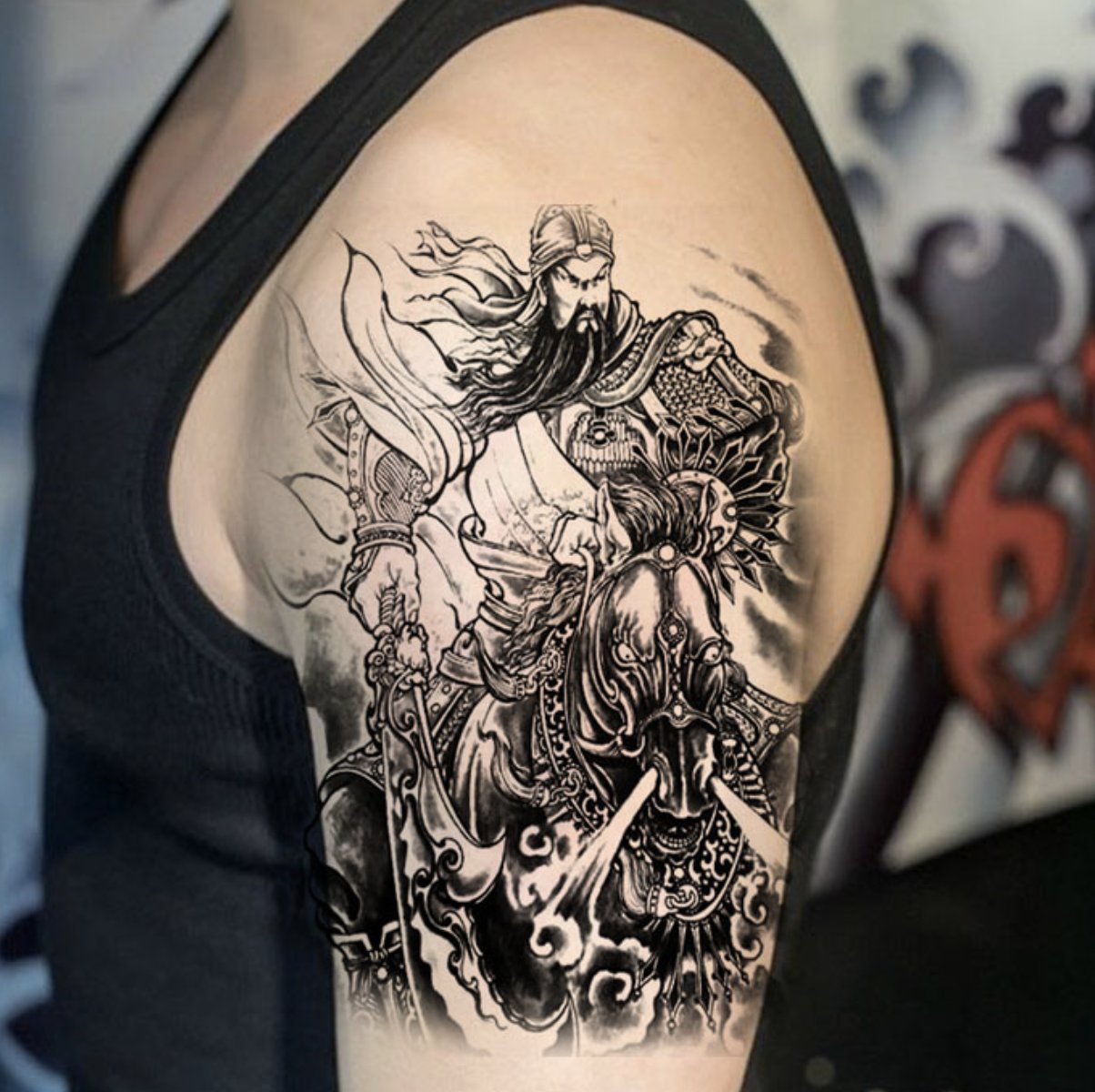 纹身狂人一年花10万元将全身纹满，太费钱，下面几块钱就搞定