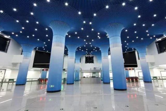  [地铁]中国最晚开通地铁的省会城市，乘客稀少，经常空车而行