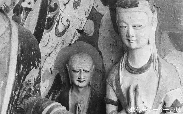 甘肃敦煌1943年,苍凉神秘的莫高窟