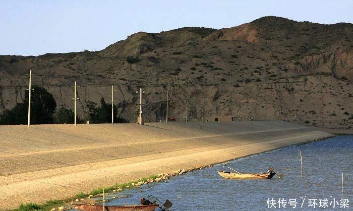 亚洲最大沙漠水库，为了建成它，青土湖完全干涸变成沙漠！